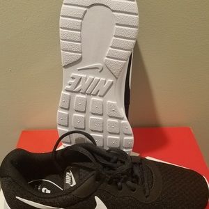 Women's NIKE TANJUN